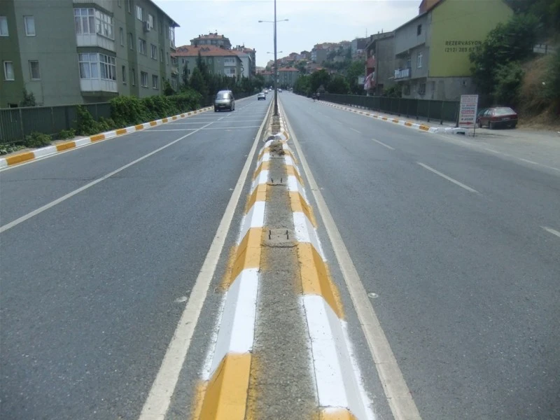 Refüj Bordürü