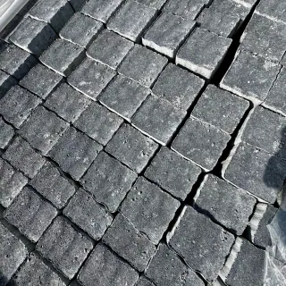 Antik Begonit Parke Taşı — üretim sahasında stok görünümü